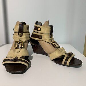 Leather and Canvas Brown/Tan Sandals Size 8/38